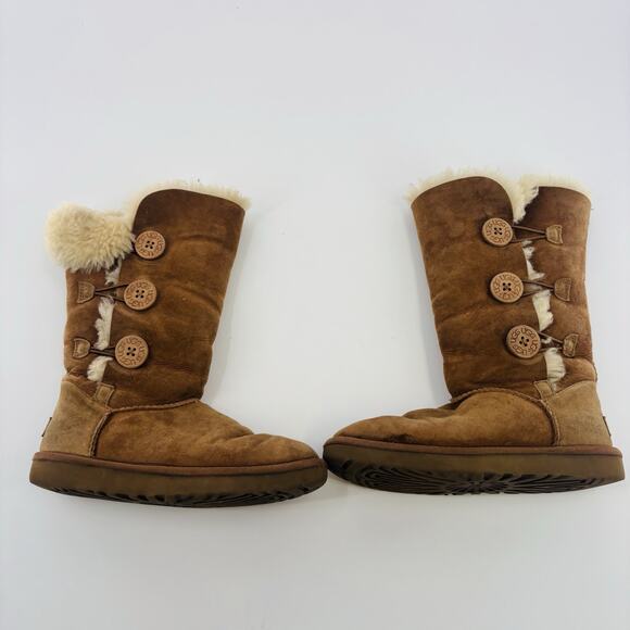 Ugg Australia Bailey Button Triplet Sheepskin Boots Size 6 - Picture 1 of 9